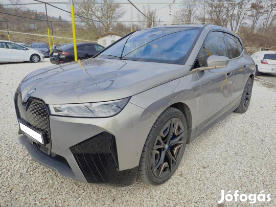 BMW IX xdrive40 74,1kWh Felszerelt-Sérülésmente...
