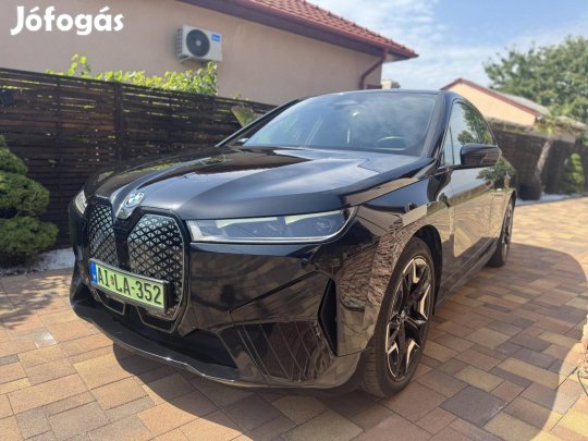 BMW IX xdrive50 108,8kWh Shadow LINE.Garanciáli...