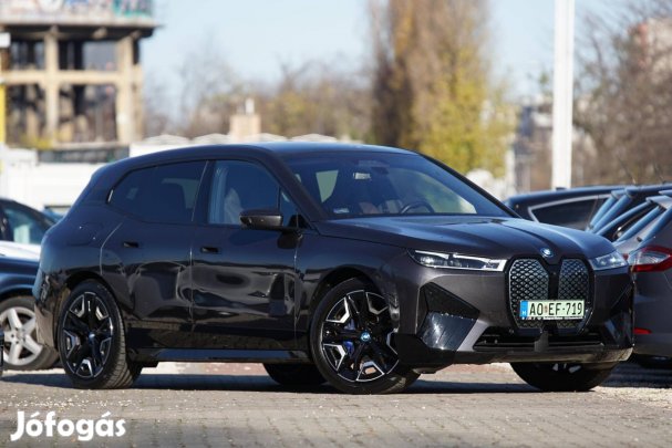 BMW IX xdrive50 108,8kWh Sky Lounge Panoráma üv...