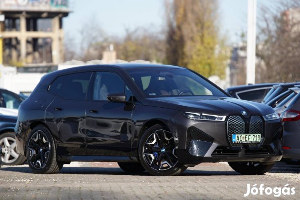 BMW IX xdrive50 108,8kWh Sky Lounge Panoráma üv...