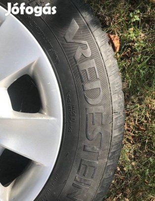 BMW, 4 db 15 colos felni, 4 évszakos 60%-os gumikkal