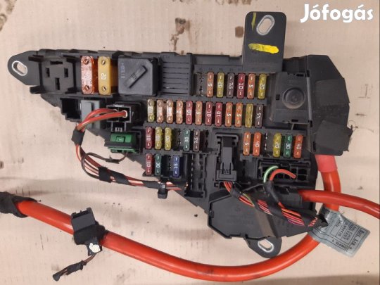 BMW  E60/61 (2003-2009)  Csomagtér Biztosíték Tábla
