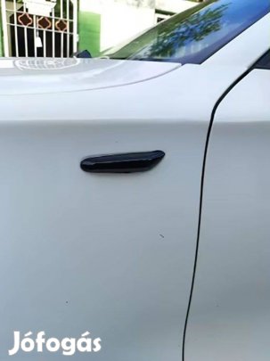 BMW dinamikus futófényes oldal irányjelző füstszinű