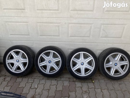 BMW gyár 17" alugarnitúra jó gumival