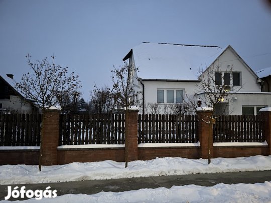 BOCSKAIKERT, ELTOLT SZINTES CSALÁDI HÁZ ELADÓ!!!