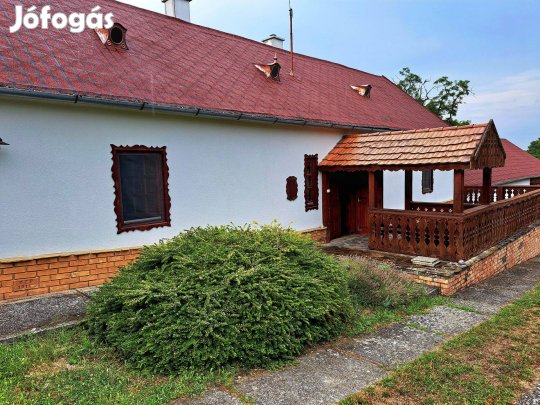 B.edericsen stílusosan felújított parasztház eladó