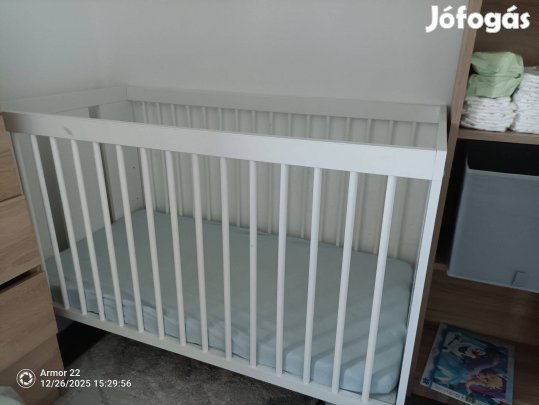 Baba ágy lapraszerelt