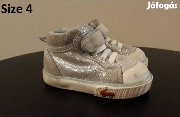 Babacipő, BTH: 11 cm, EU 19