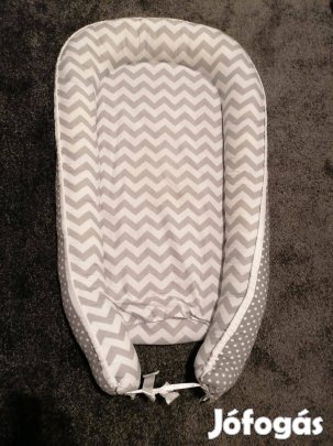 Babafészek szürke-fehér