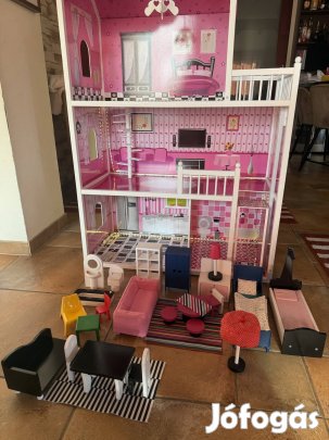 Babaház led világítással és bútorokkal