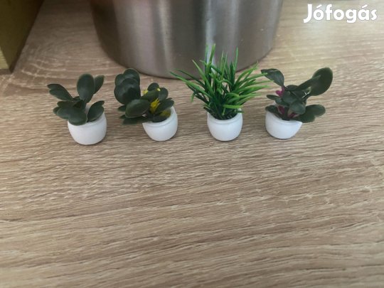 Babaházba mini cserepes virágok