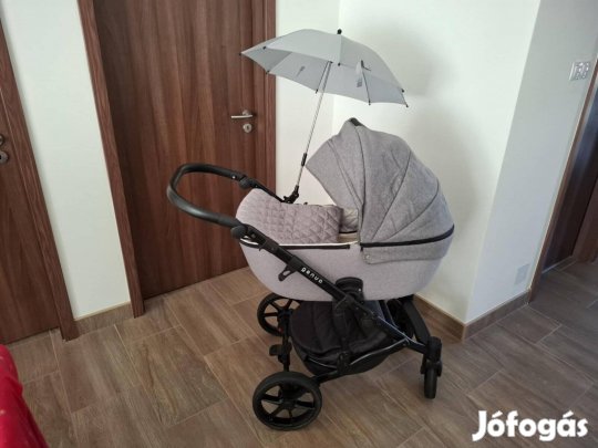 Babakocsi kiváló állapotban, tartozékokkal