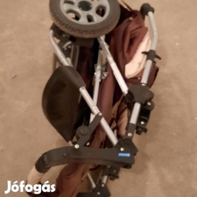 Babakocsi párban,ajádék etetőszék.