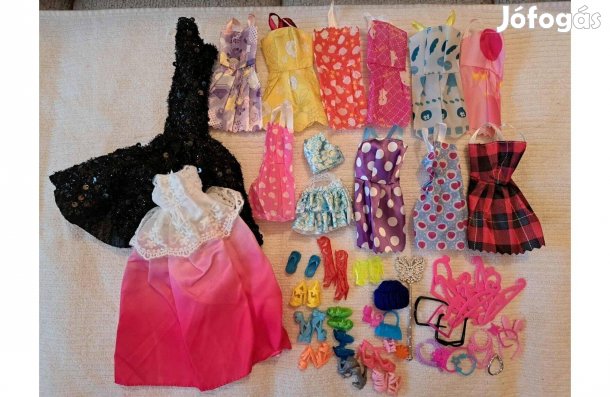 Babaruhák kiegészítőkkel csomagban