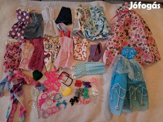 Babaruhák kiegészítőkkel csomagban