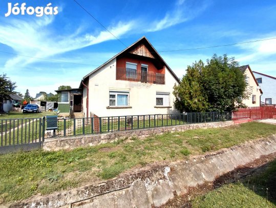 Bábolna, 4 szobás  családi ház eladó