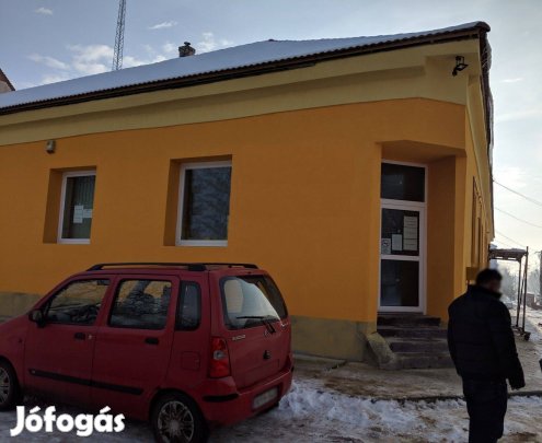 Bácsalmáson üzlet + raktár + családi ház eladó