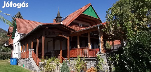 Badacsony, panorámás családi ház - apartman eladó!