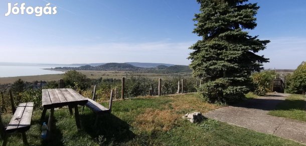Badacsonytördemic, Balatoni panorámás telek 2 épülettel eladó!