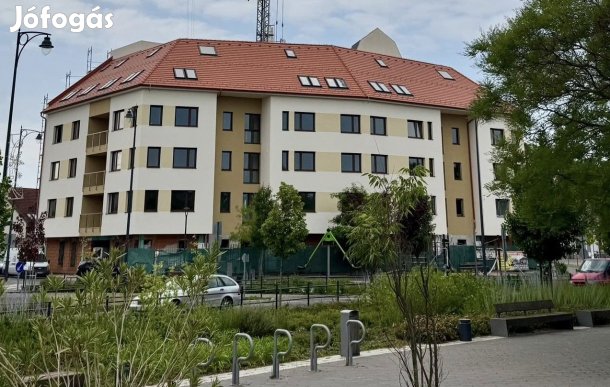 Baja belvárosának szívében új lakás eladó! Akár irodának is