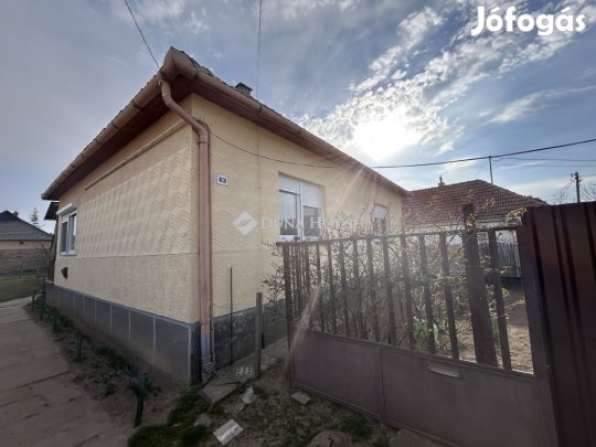Bajai 109 nm-es ház eladó