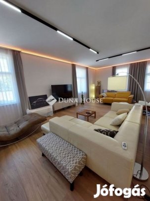 Bajai 121 nm-es lakás eladó