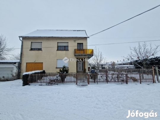 Bajai 152 nm-es ház eladó