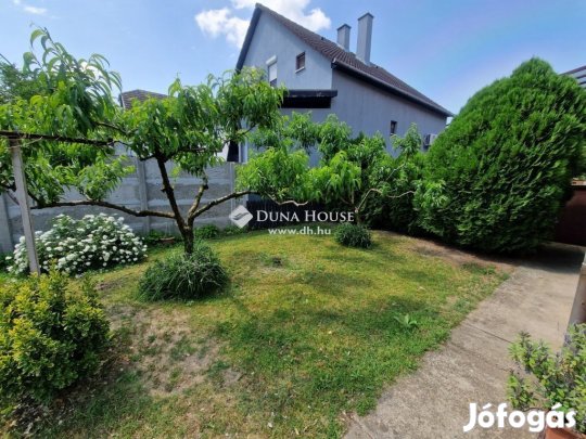 Bajai 157 nm-es ház eladó