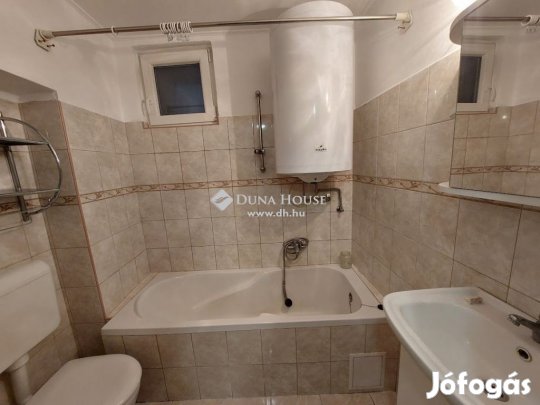 Bajai 30 nm-es ház eladó