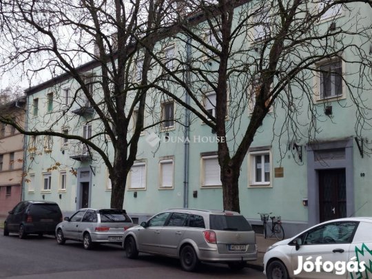 Bajai 35 nm-es lakás eladó