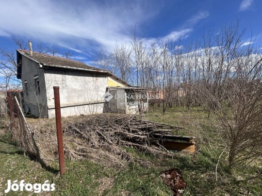 Bajai 61 nm-es telek eladó