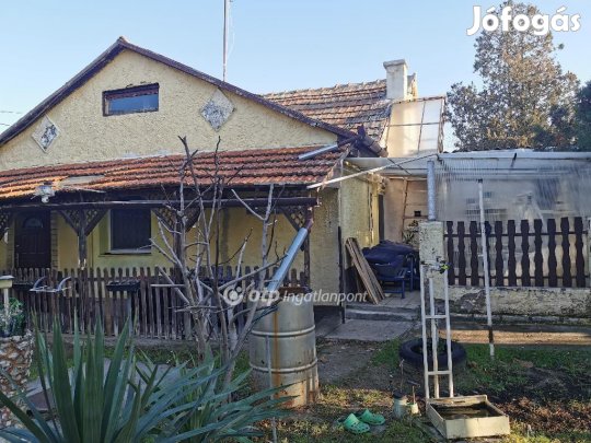 Bajai 70 nm-es ház eladó