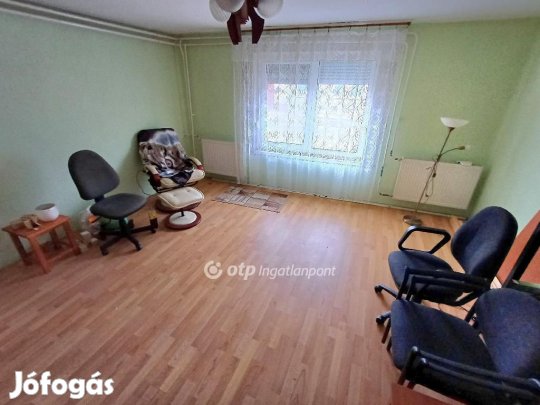 Bajai 84 nm-es ház eladó