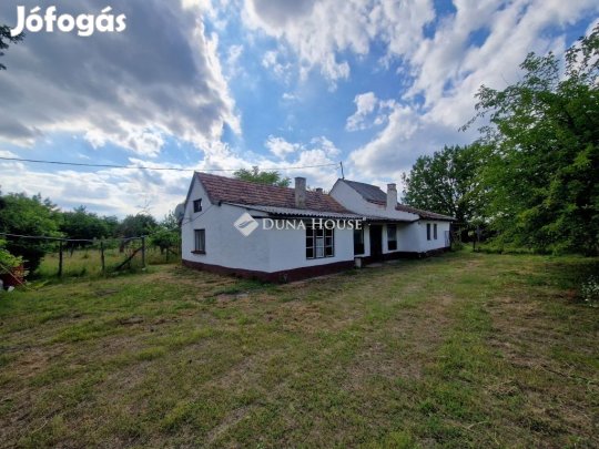 Bajai 97 nm-es ház eladó