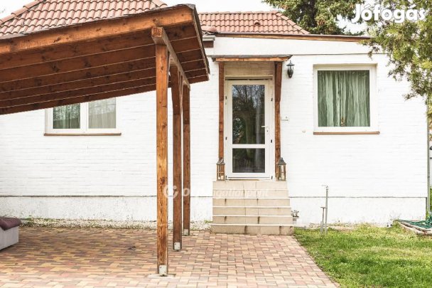 Bajai 98 nm-es ház eladó
