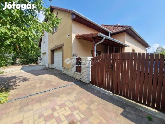 Bajai eladó 232 nm-es ház