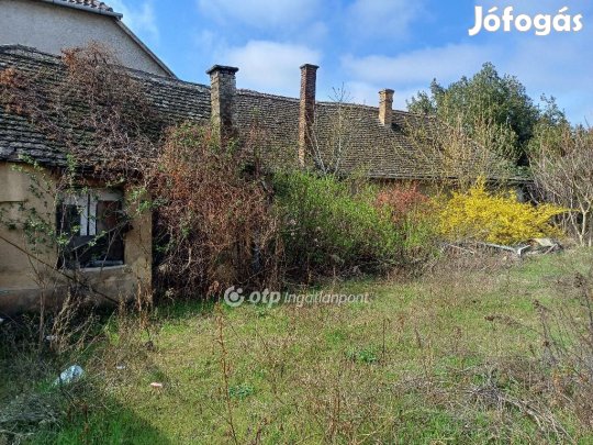 Bajai eladó 945 nm-es telek