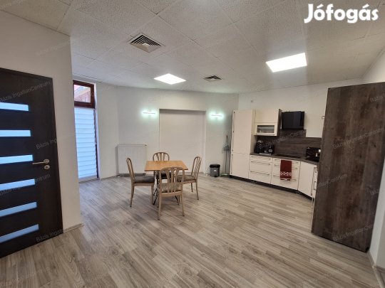 Baján Szegedi úti lakás eladó a buszpályaudvarnál