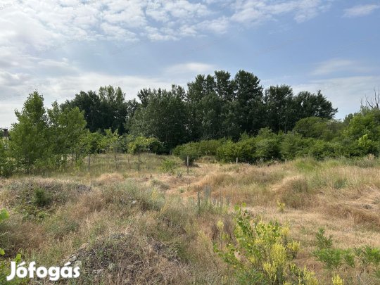 Baján a Szabadság utcában építési telek eladó