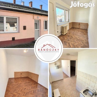 Baján eladó utcai bejáratú, földszintes, másfél szobás lakás!