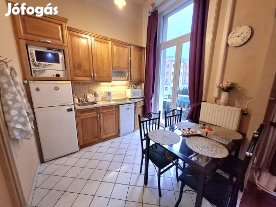 Bájos polgári lakás, a belváros szívében