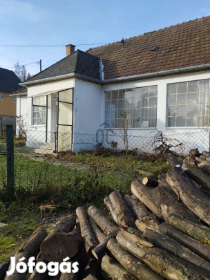 Bakonybéli eladó vegyesfalazatú családi ház
