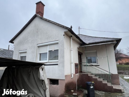 Bakonycsernyei 76 nm-es ház eladó