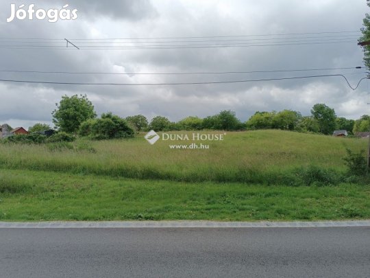 Bakonypéterdi 7739 nm-es telek eladó