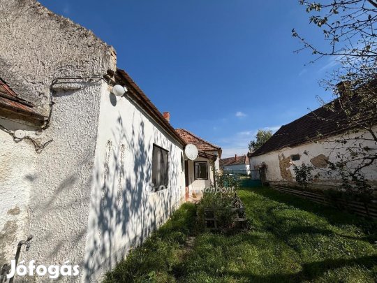 Bakonysági 97 nm-es ház eladó