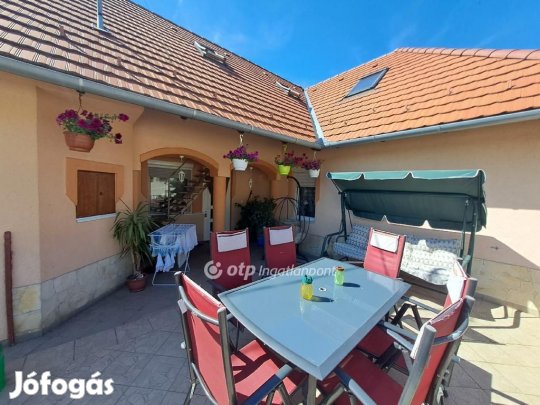 Bakonyszentkirályi eladó 308 nm-es ház