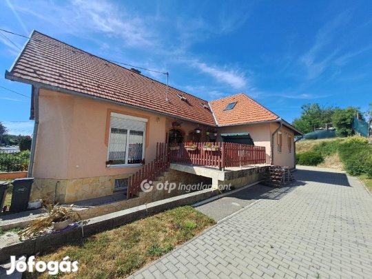 Bakonyszentkirályi eladó 308 nm-es ház
