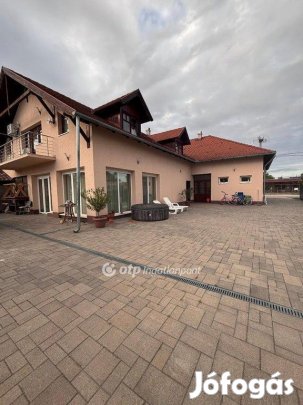 Baksi eladó 410 nm-es ház