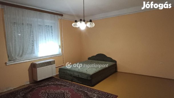 Baksi eladó 65 nm-es ház