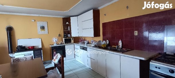 Baksi eladó 85 nm-es ház